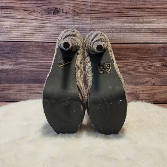 Breckelles Zebra fur print pumps - Picture 6 of 7